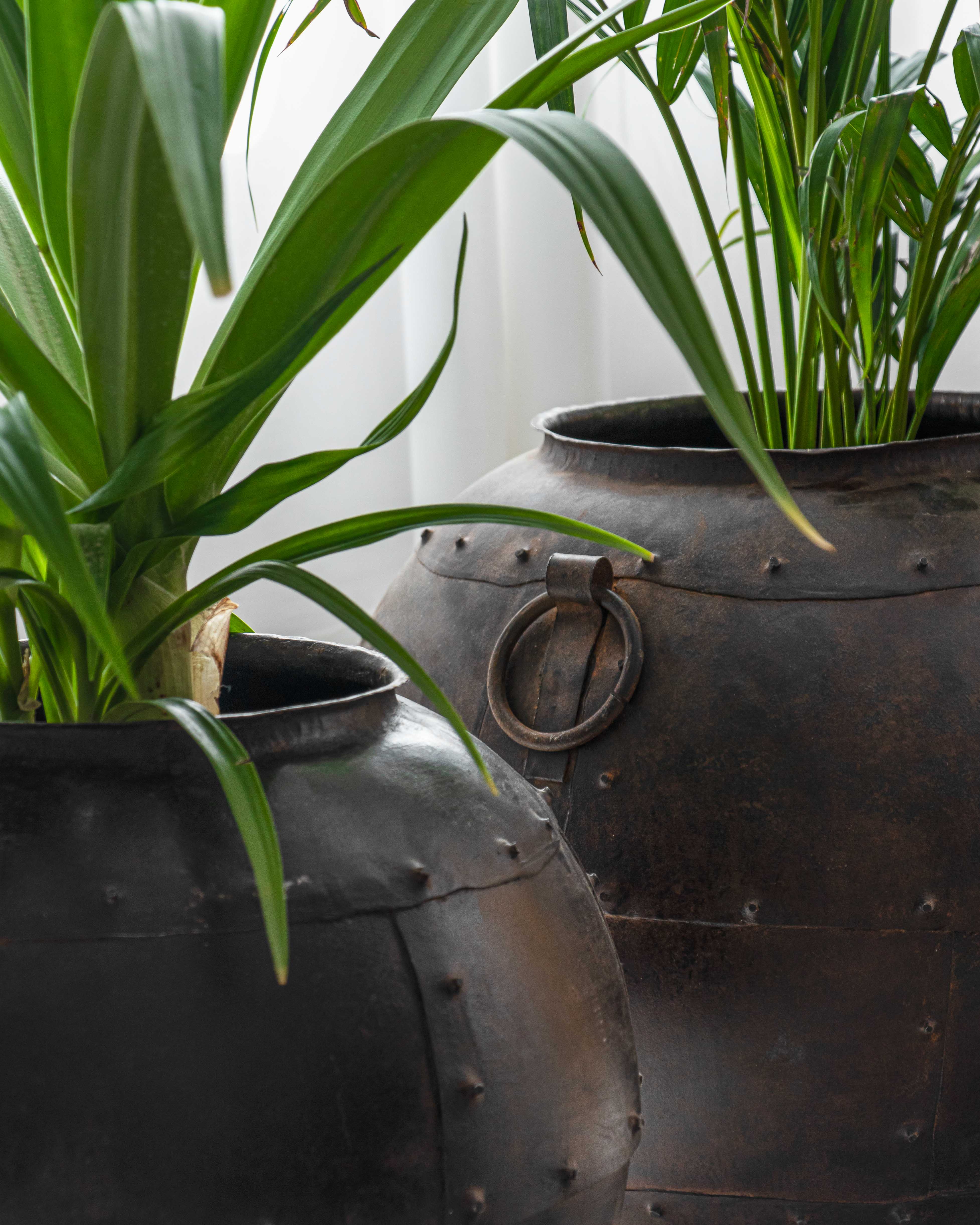 Rustic Round Metal Planter "Jala" - Image 3
