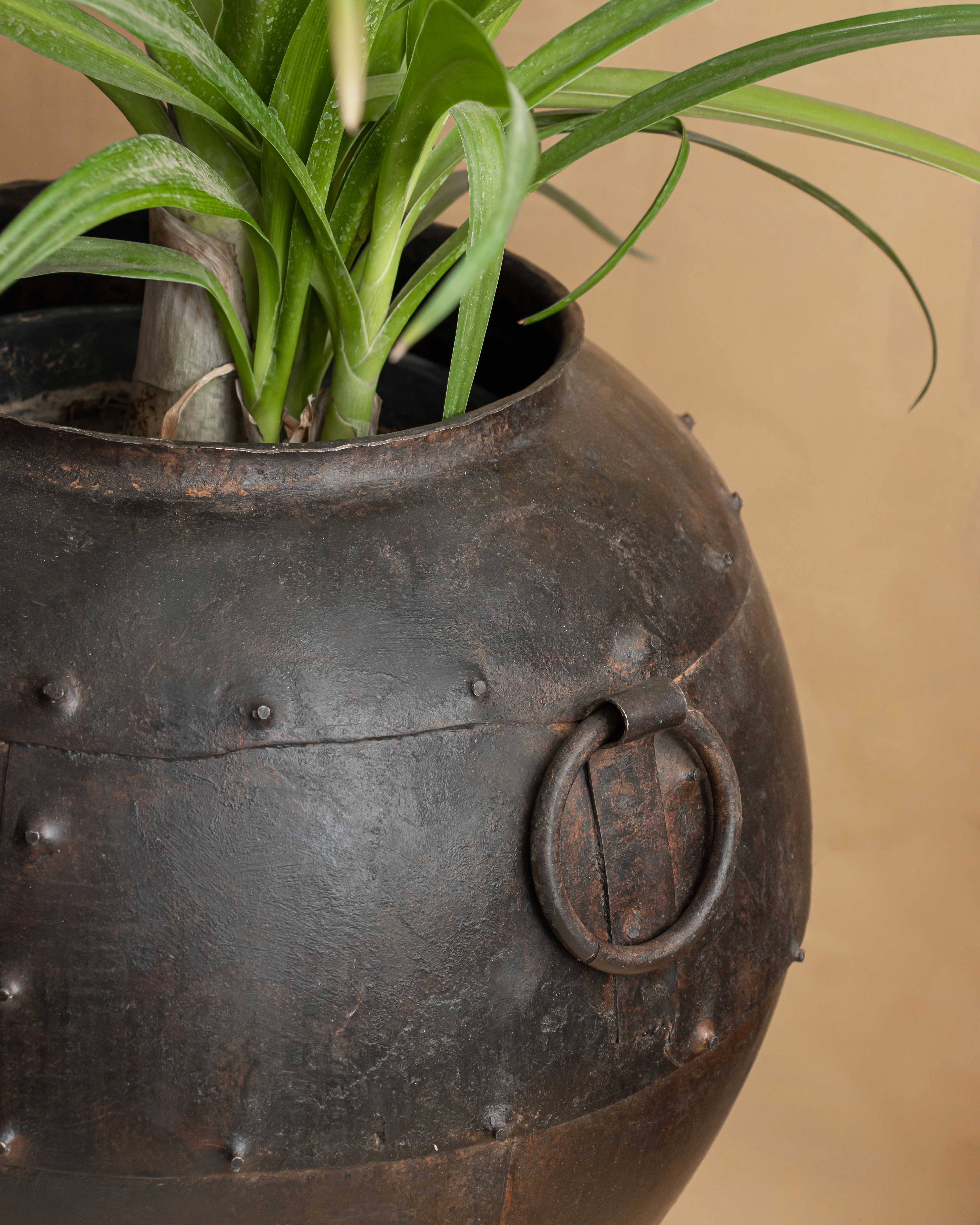 Rustic Round Metal Planter "Jala" - Image 4