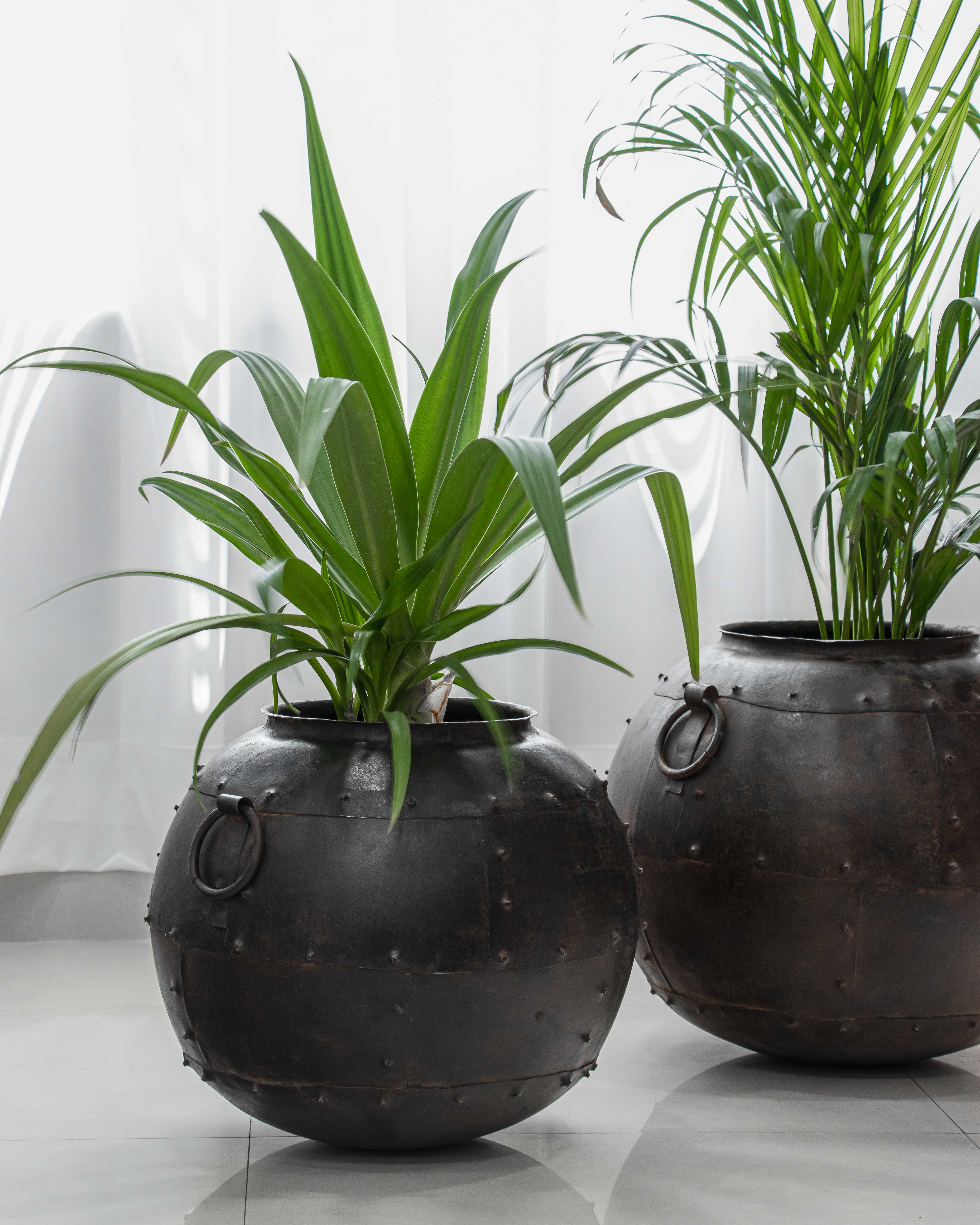 Rustic Round Metal Planter "Jala" - Image 5