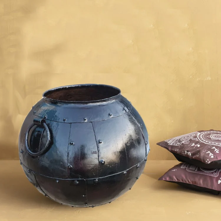 Rustic Round Metal Planter "Jala" - Image 6