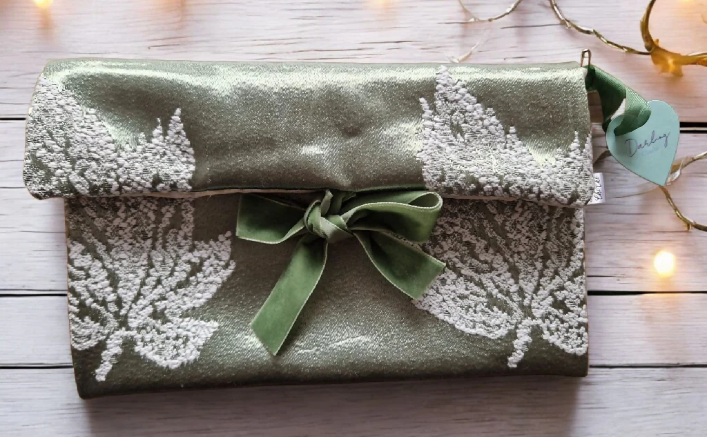 Satin embroidered beauty bag - Image 3