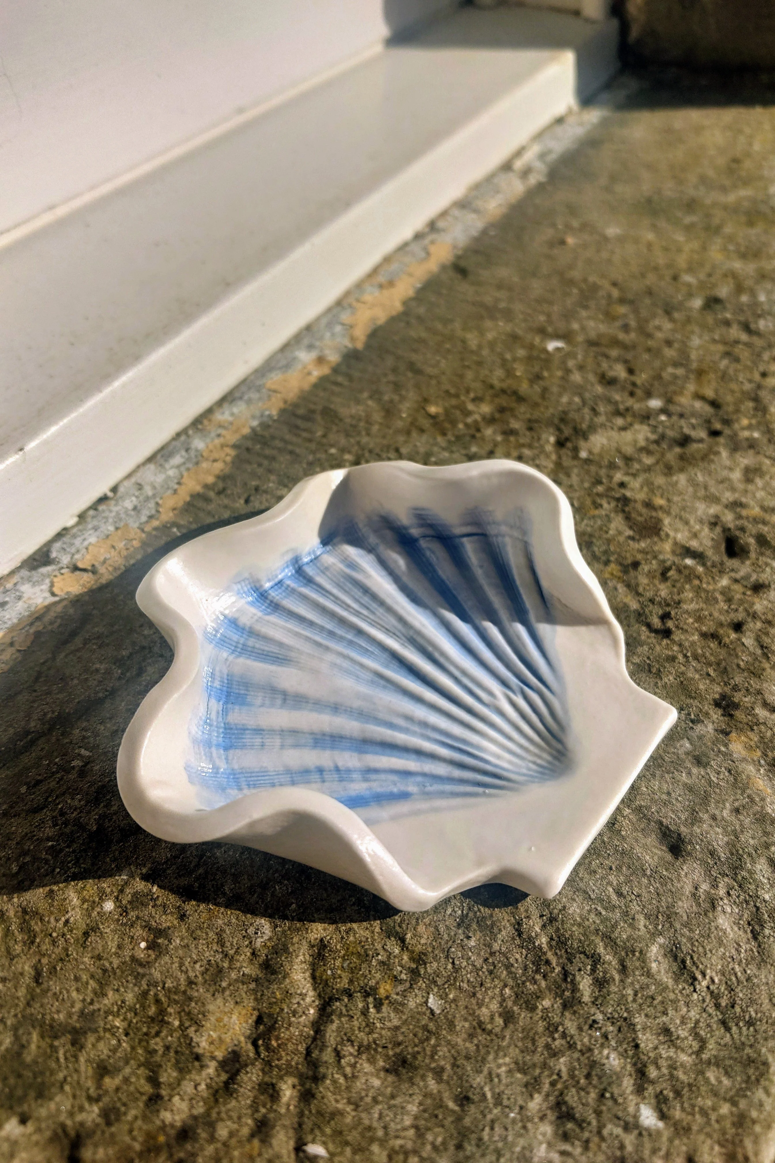 Scallop spoon rest, trinket dish or soap dish - Foreshore Collection - Image 5