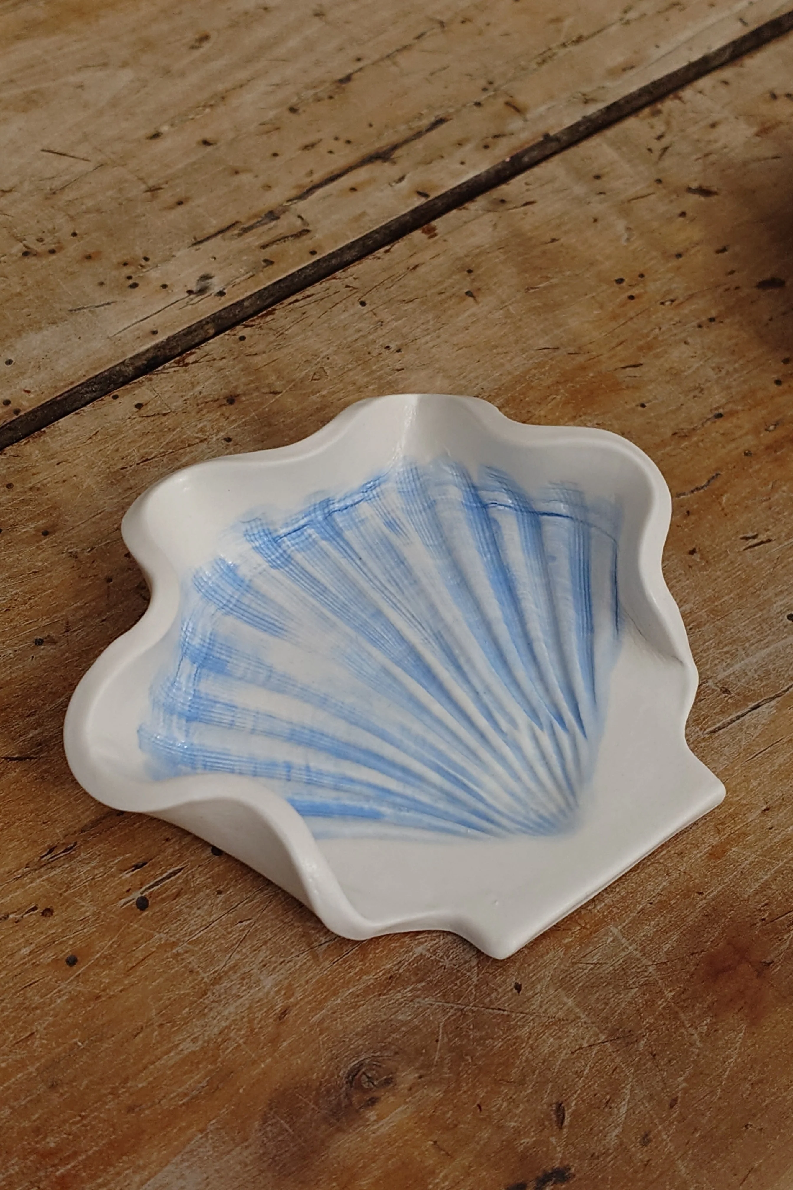 Scallop spoon rest, trinket dish or soap dish - Foreshore Collection - Image 9