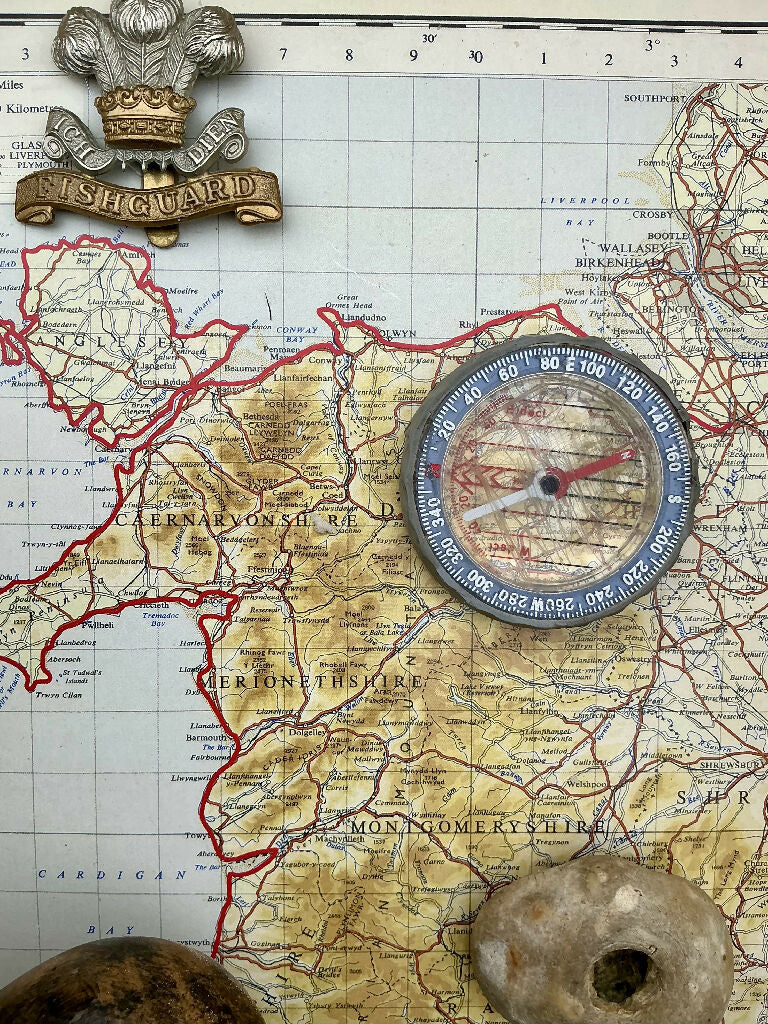 Shadow box of found objects - Image 3