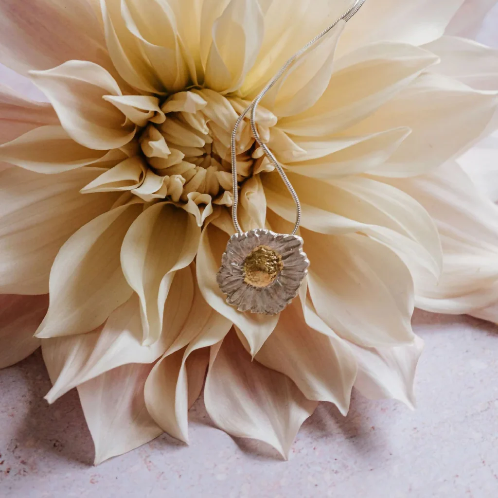 Silver Daisy Necklace - Image 3