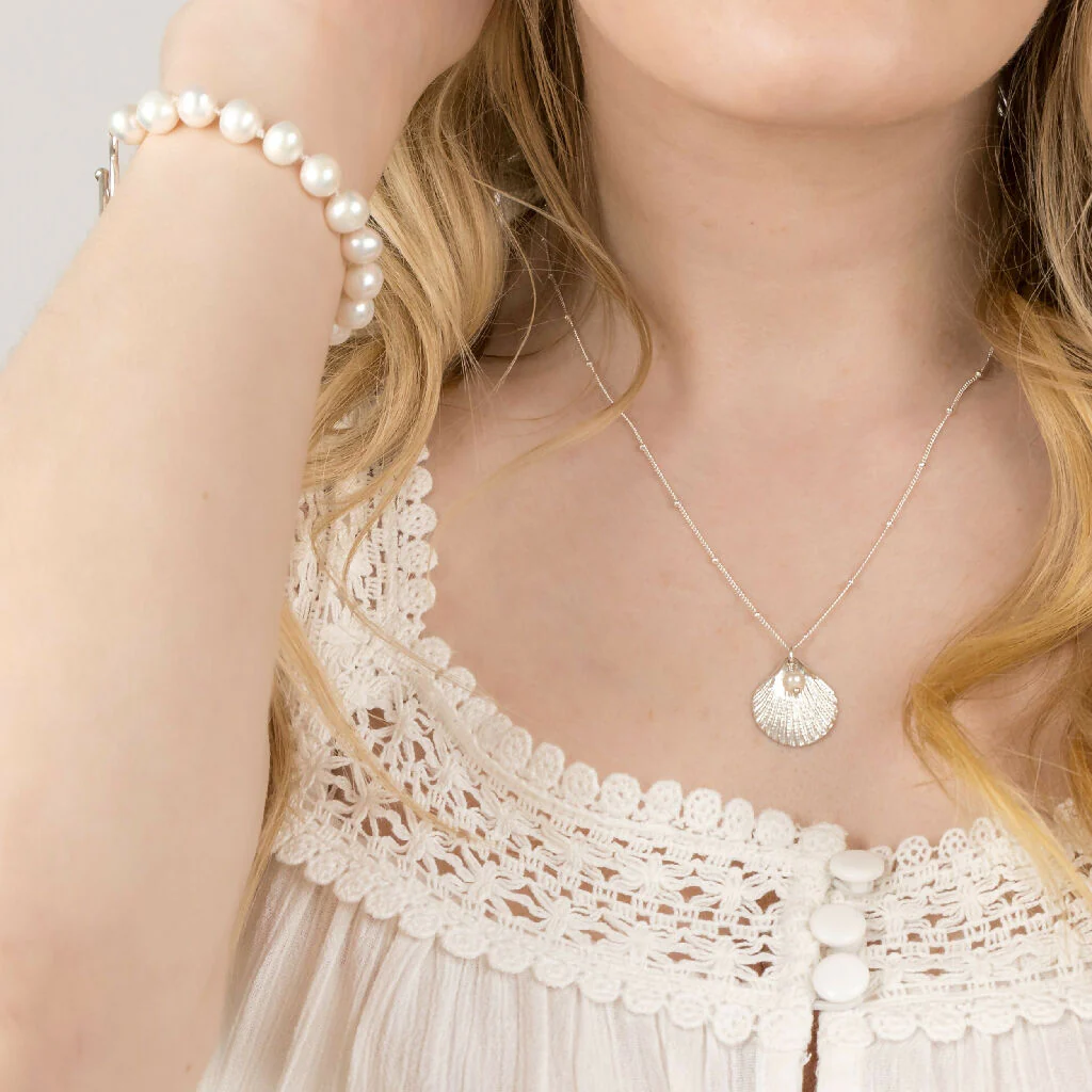 Silver Scallop Shell & Pearl Pendant - Image 2