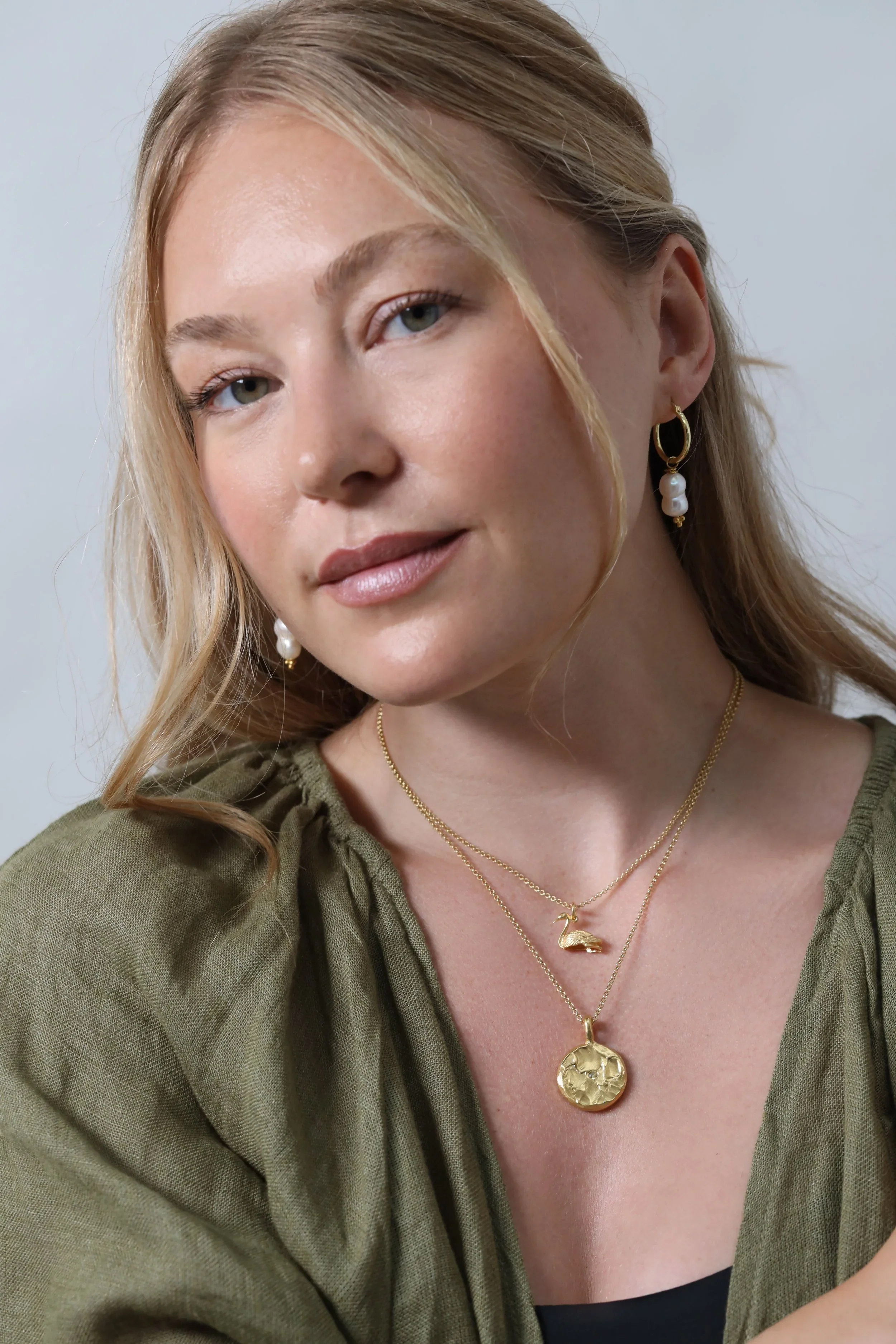 Single Yellow Sapphire Moon Pendant - Image 3