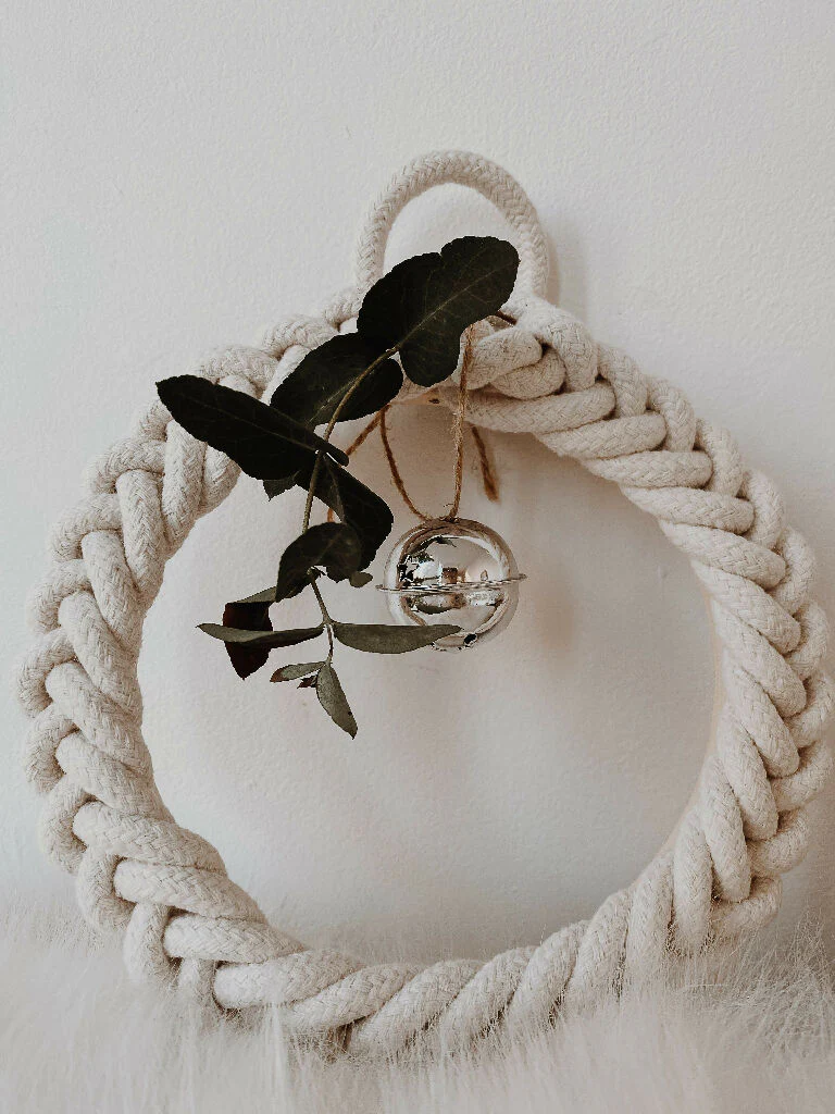Small 15cm White Cotton Spring Rope Wreath - Image 4