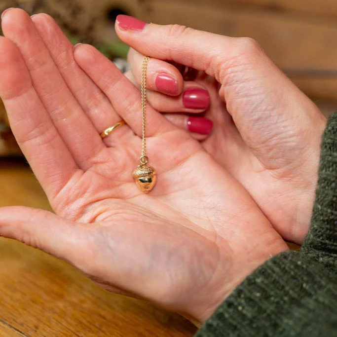 Small Acorn Ashes Pendant 9ct Gold - Image 3
