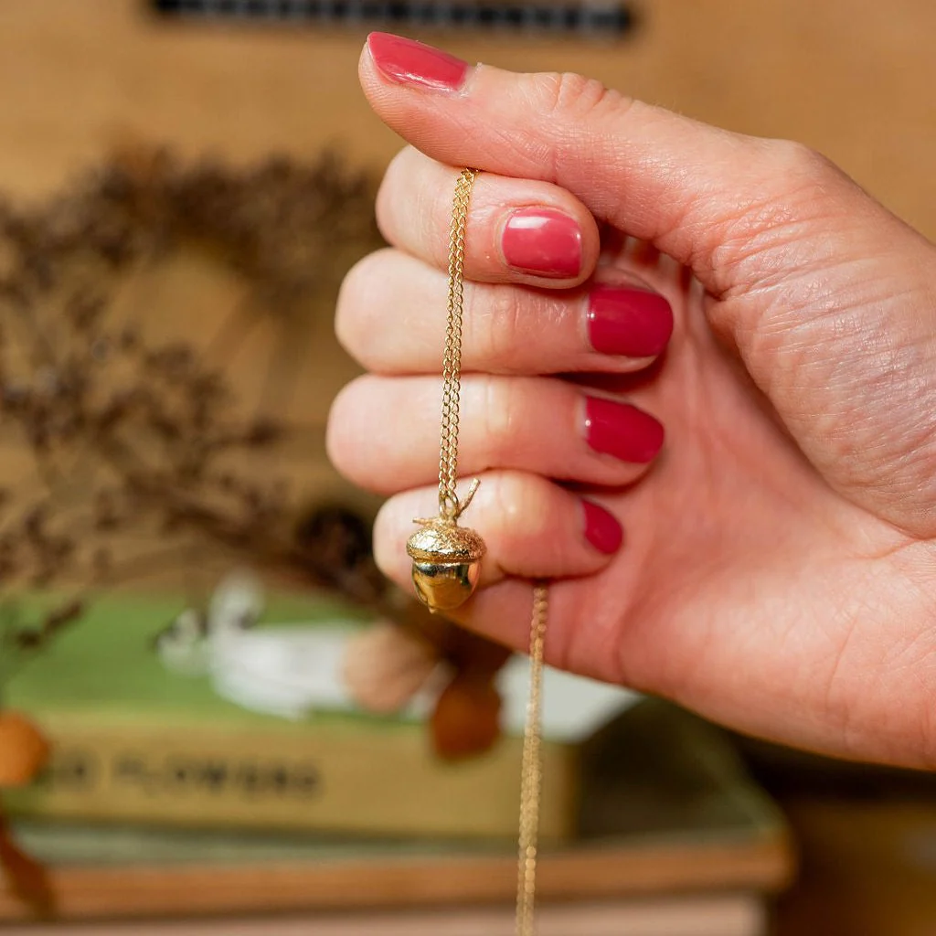 Small Acorn Ashes Pendant 9ct Gold - Image 4