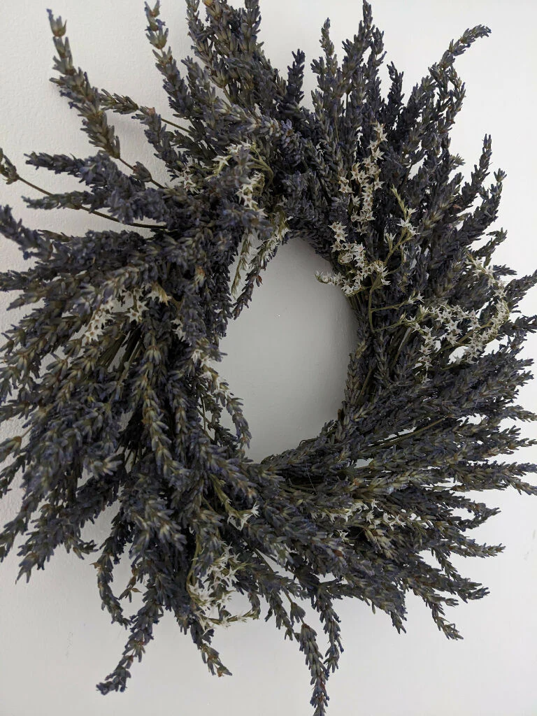 Small English Lavender & White Statice Wreath – 30cm Natural Organic Decoration - Image 3