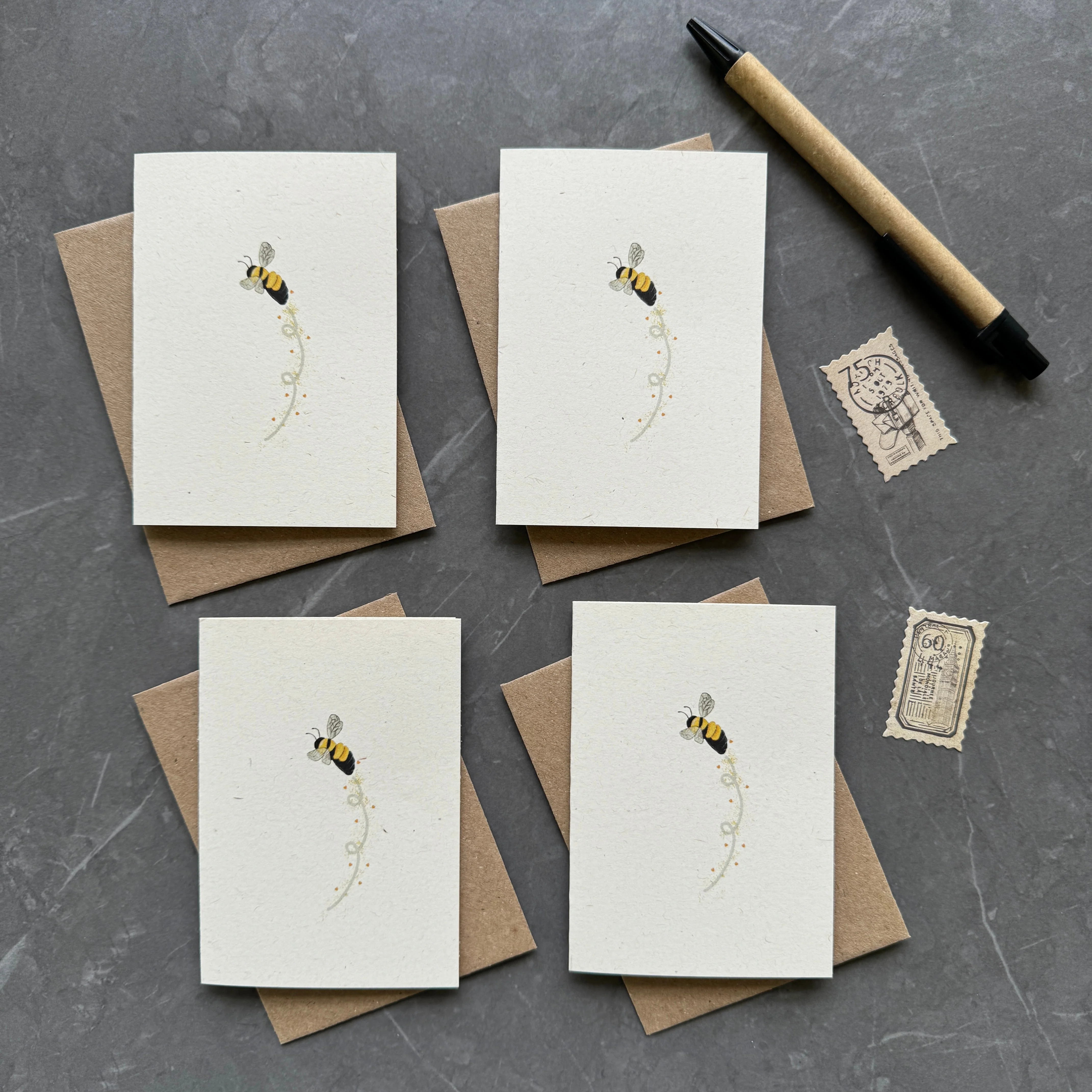 Small note cards with bee design