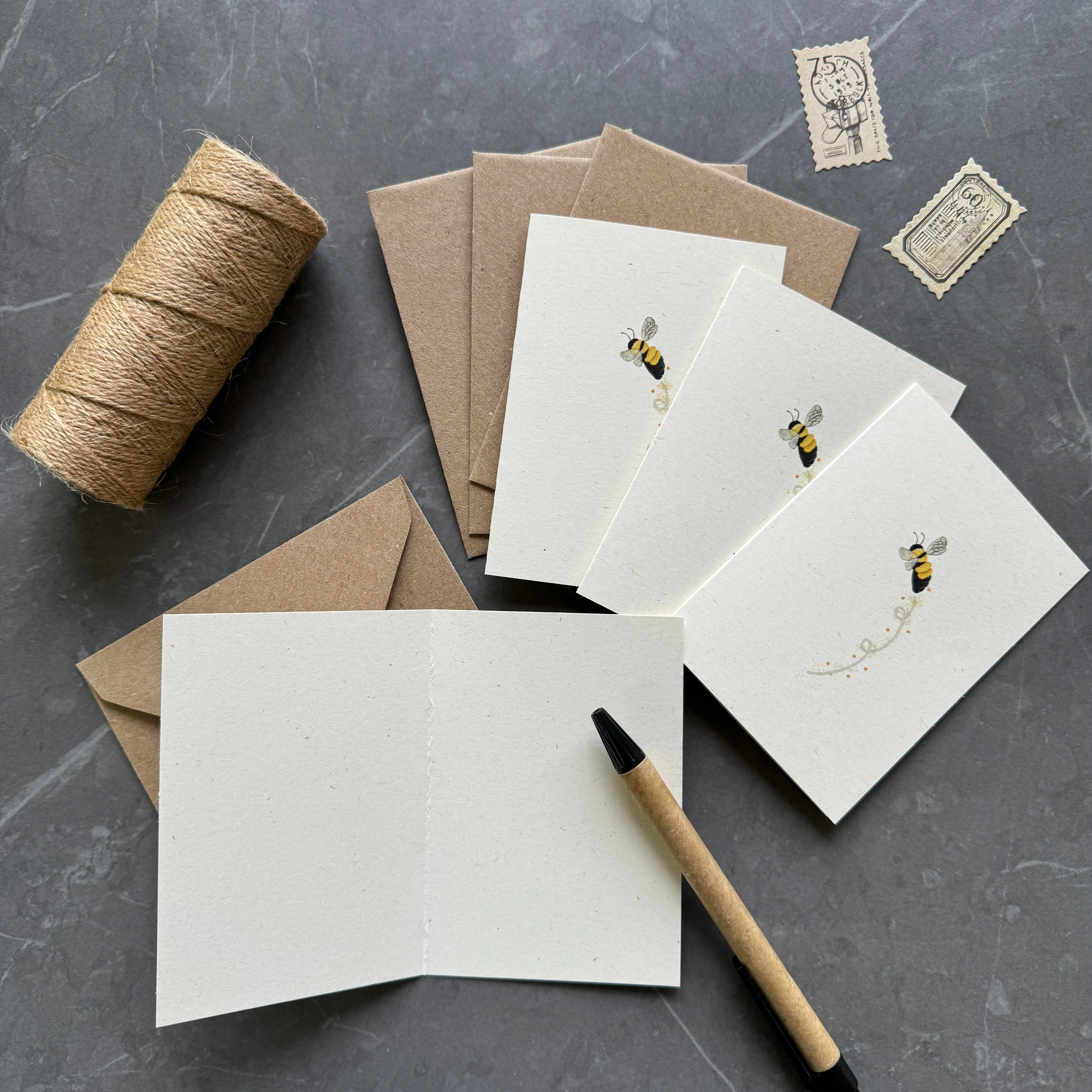 Small note cards with bee design - Image 4