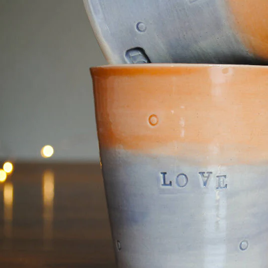 Small Stoneware Tumbler with 'Joy', 'Love' or 'Peace' Engraving in Purple and Orange - Image 4