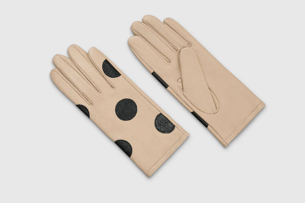 Mabel Sheppard Spot Leather Gloves in Cream and Black - Image 4