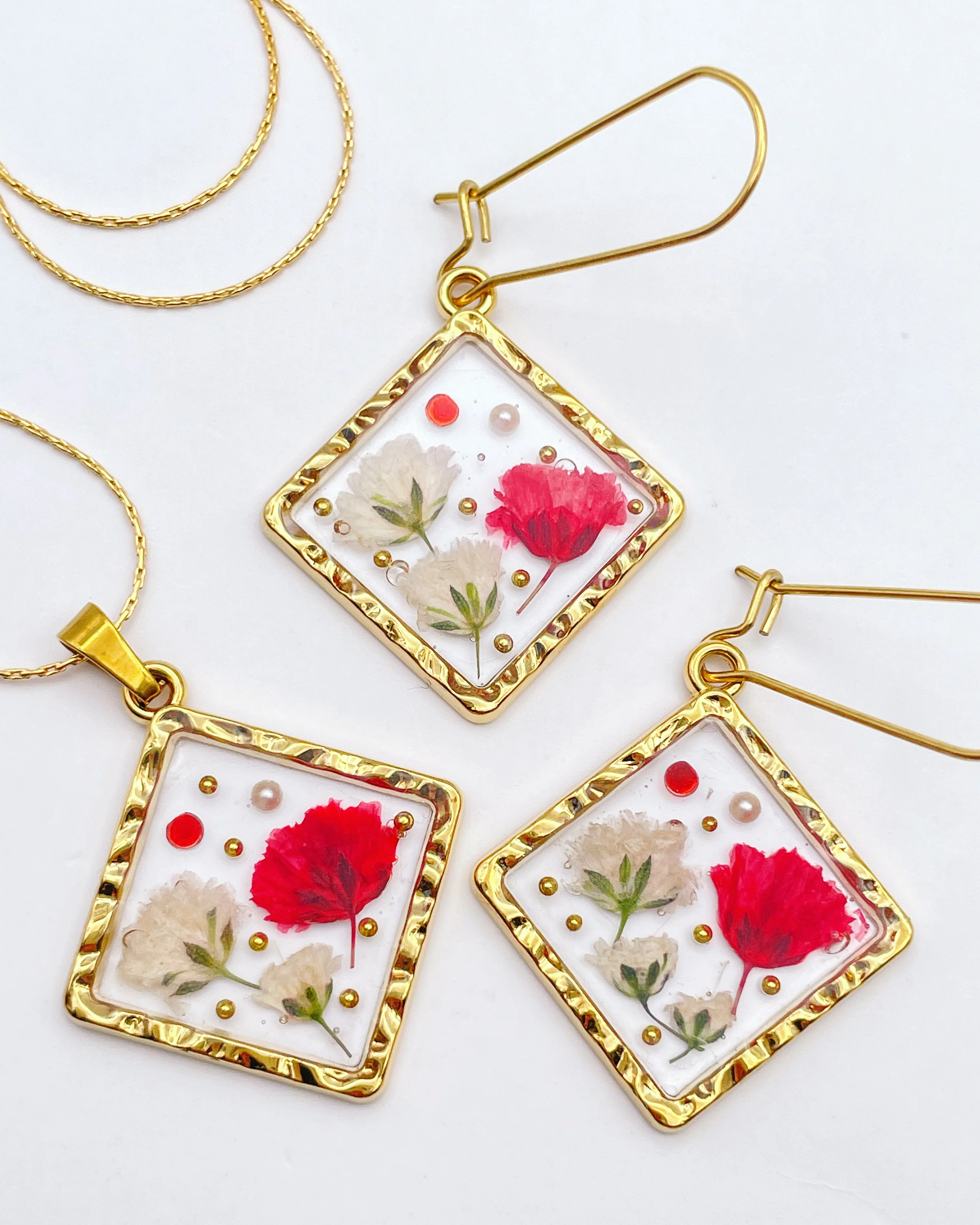 Square earrings with gypsophila and poppy flowers - Image 5