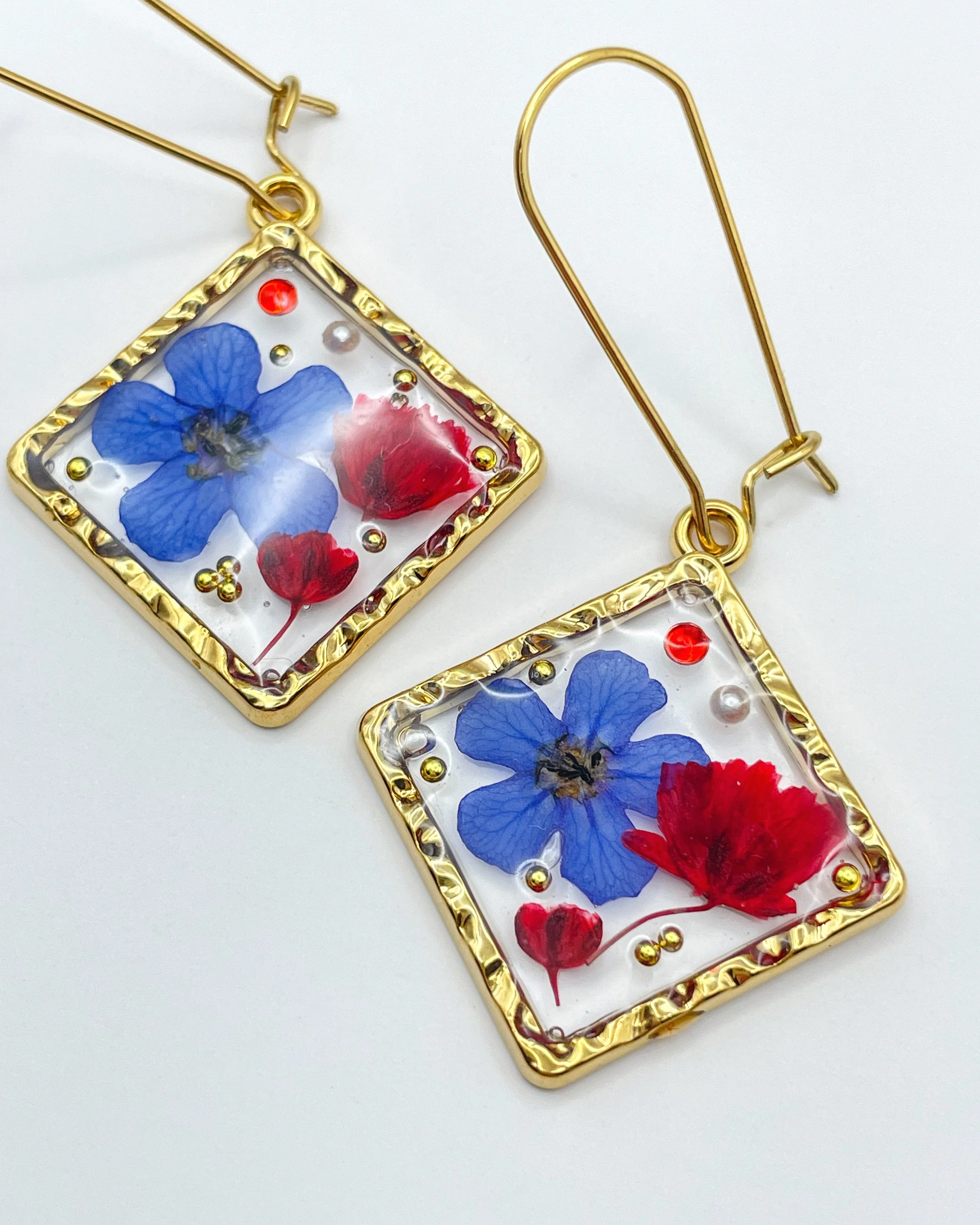 Square earrings with poppy and blue flowers
