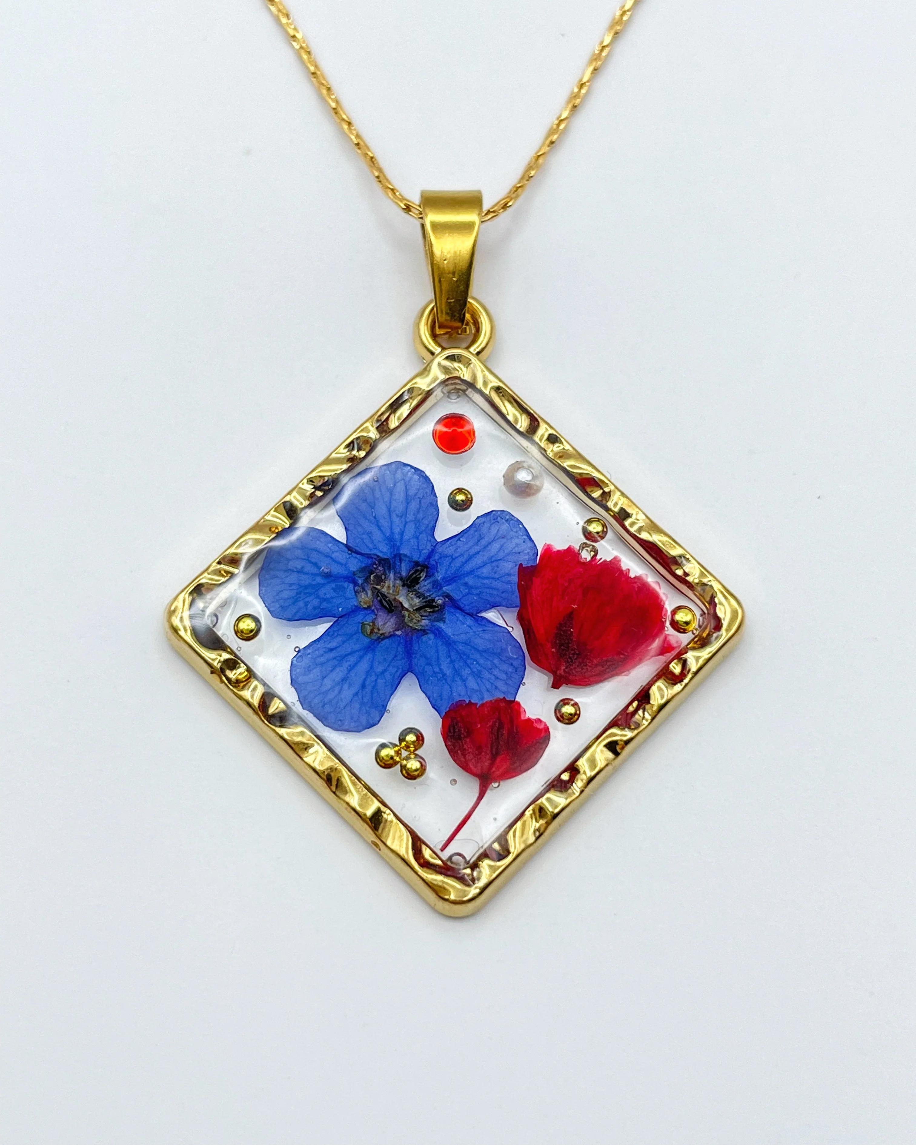 Square necklace with poppy and blue flowers