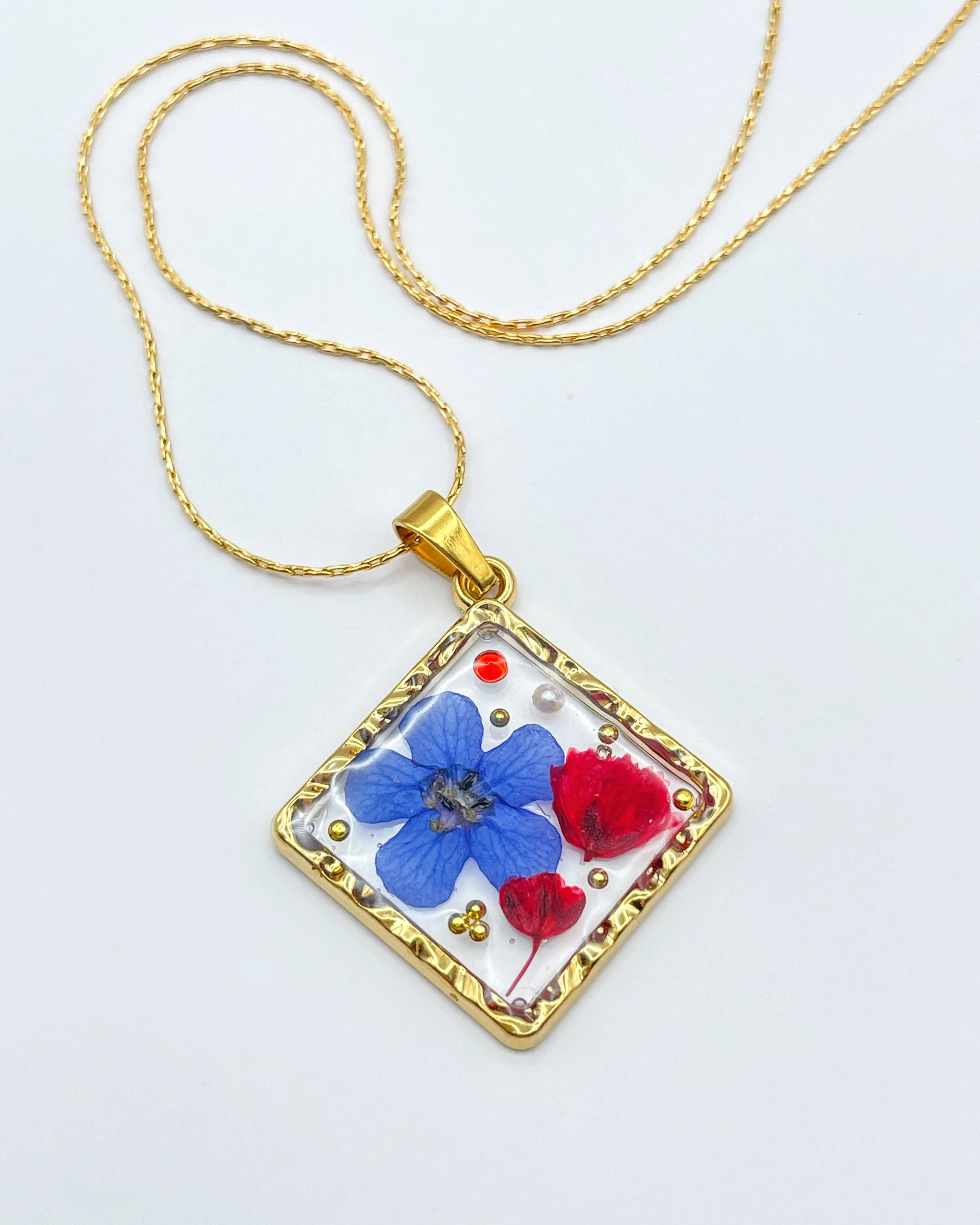 Square necklace with poppy and blue flowers - Image 4