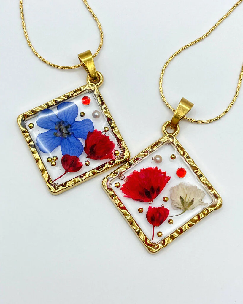 Square necklace with poppy and blue flowers - Image 5