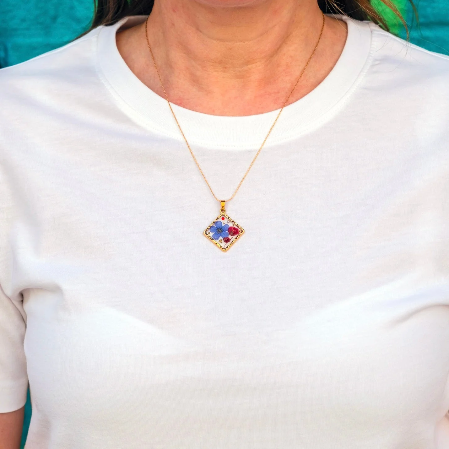 Square necklace with poppy and blue flowers - Image 6
