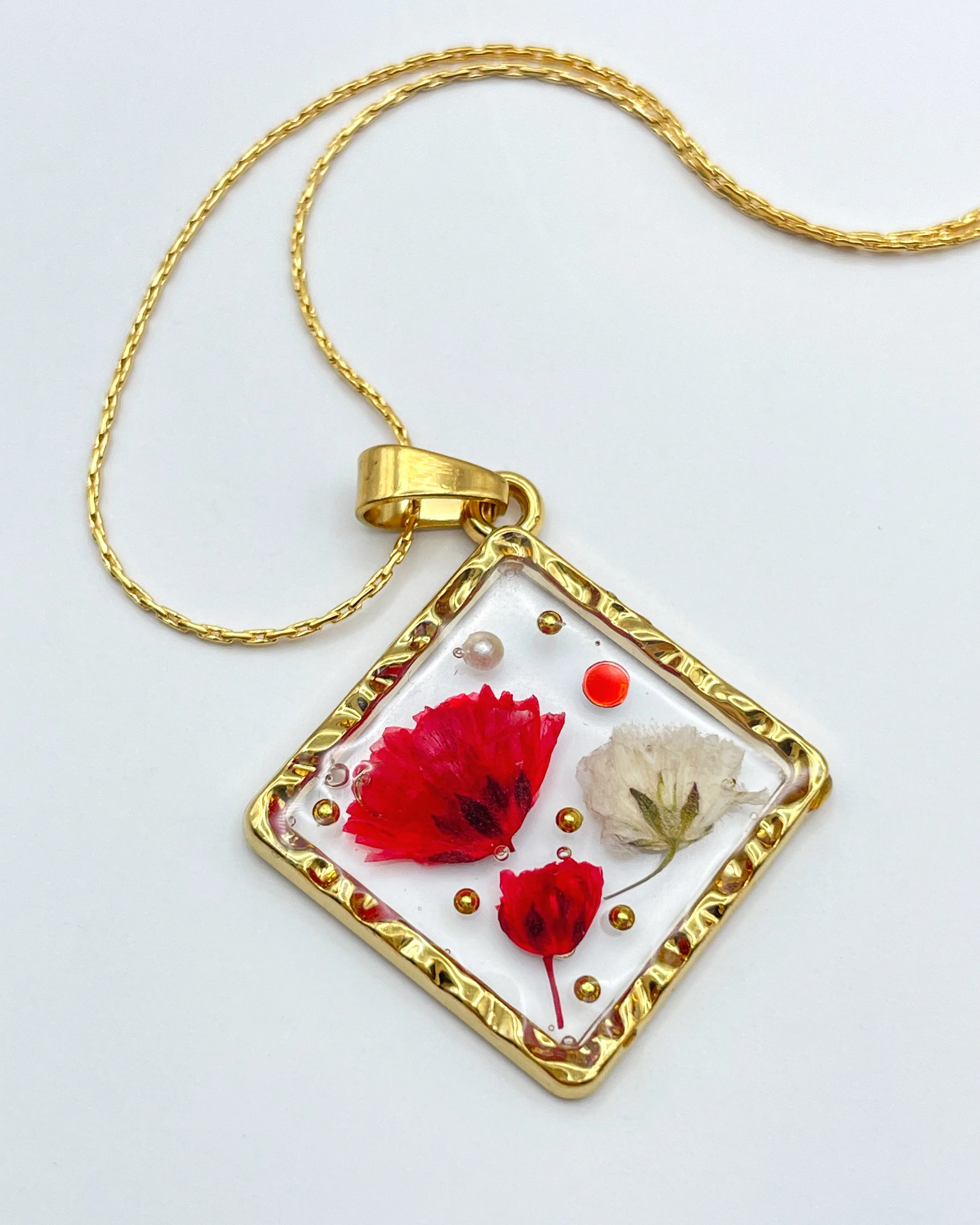 Square necklace with poppy and gypsophila flowers - Image 4