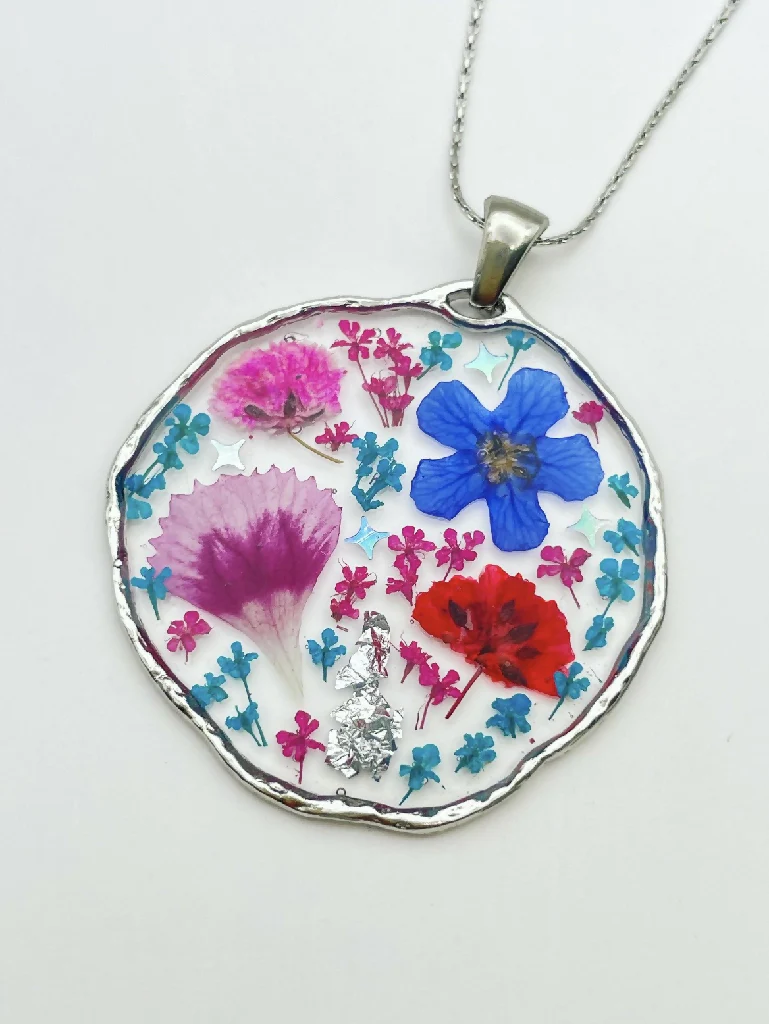 Statement earrings with colourful flowers in silver - Image 10