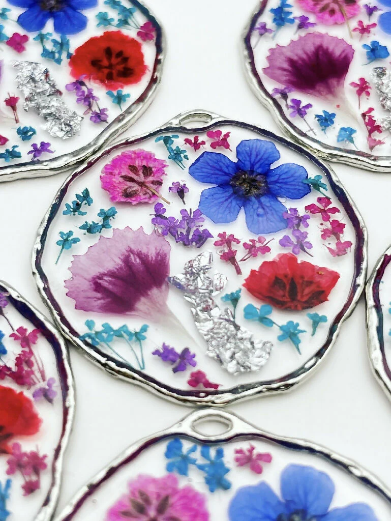 Statement earrings with colourful flowers in silver - Image 6