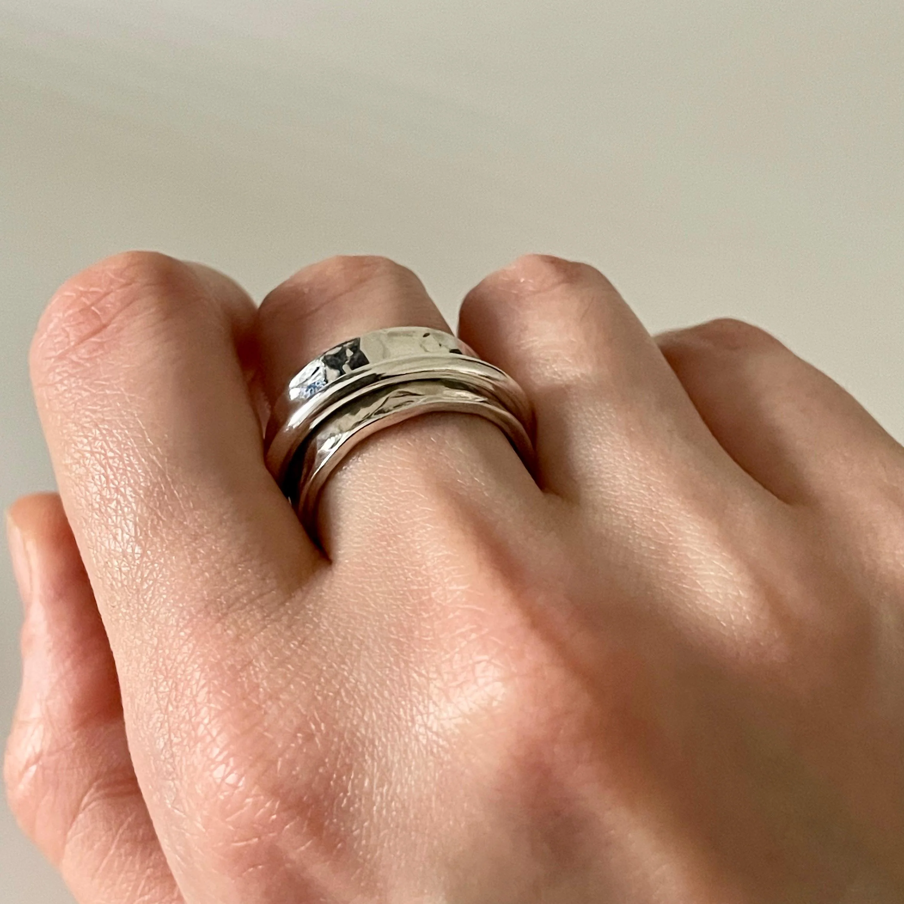Statement Hammered Spinner Ring in Sterling Silver - Image 7