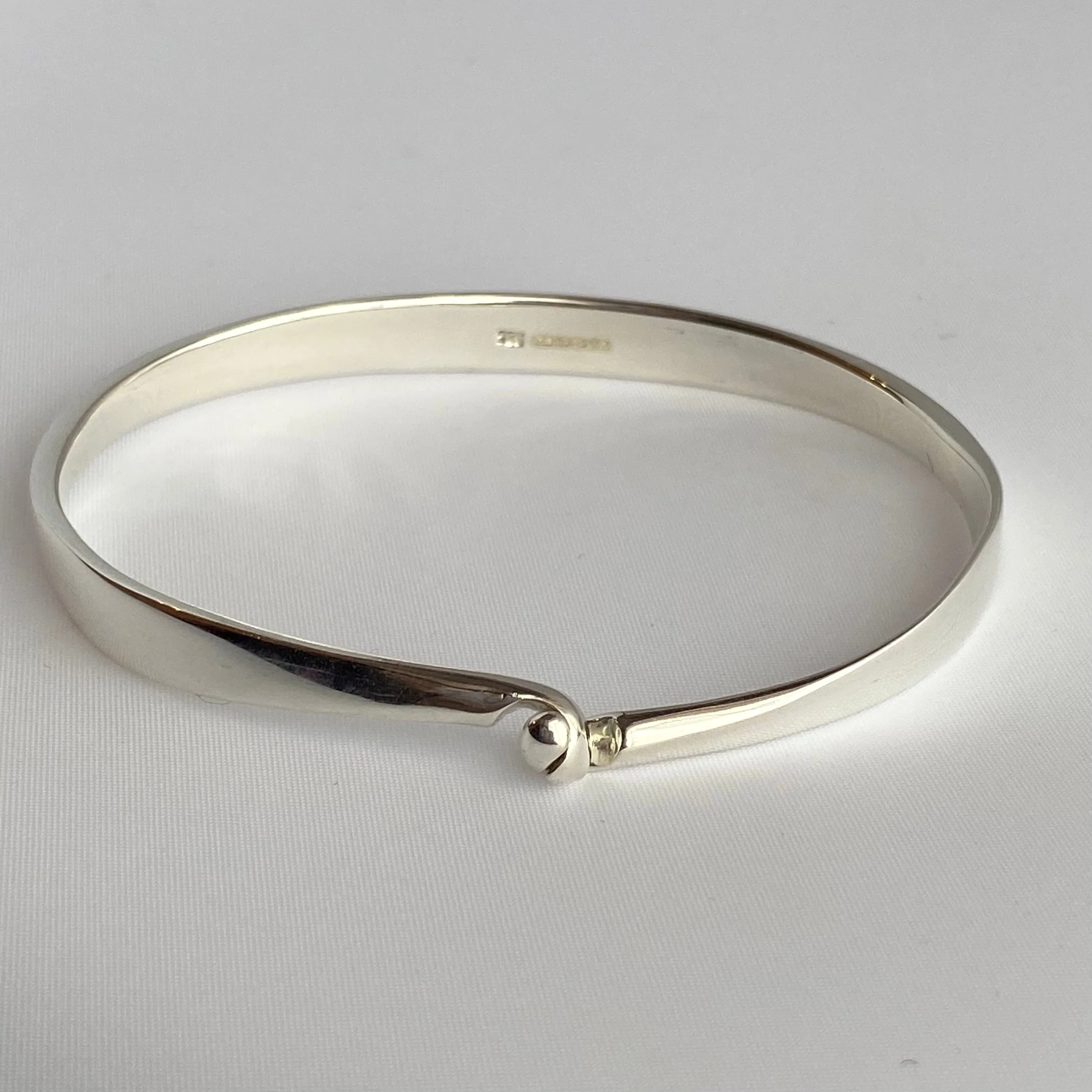 Sterling Silver Clasp Bangle with a Tapered Design - Image 4