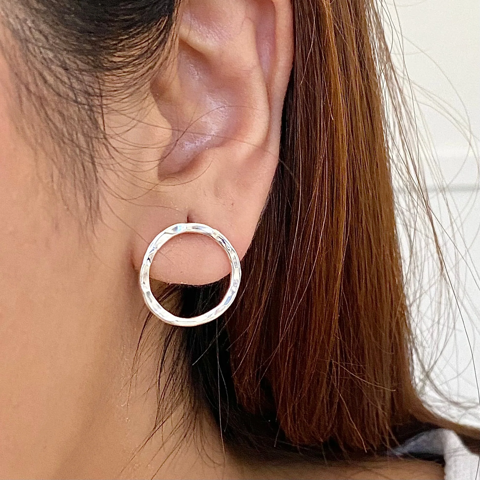 Sterling Silver Hollow Hammered Circle Stud Earrings - Image 5