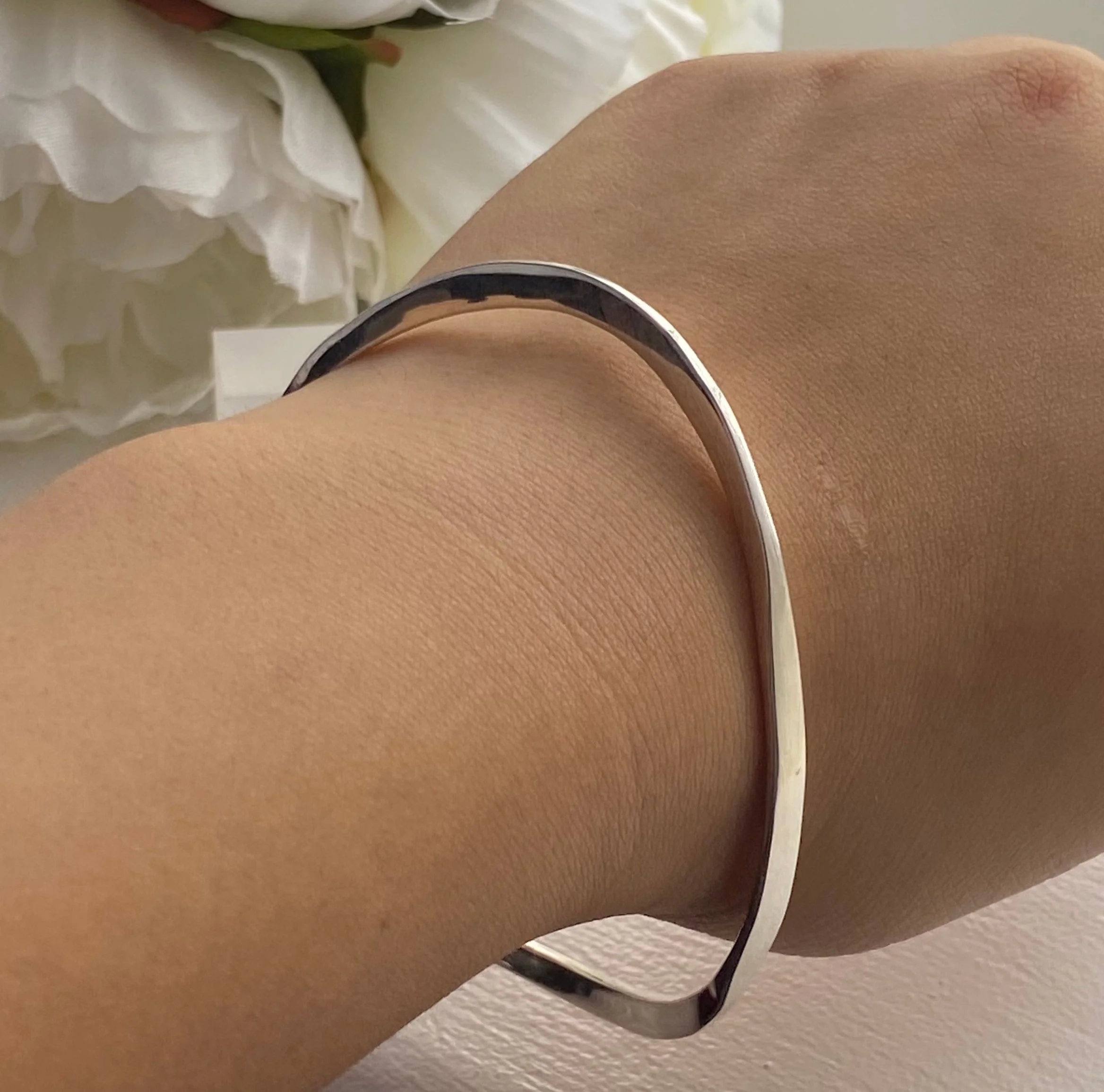 Sterling Silver Wavy Bangle with a Slightly Triangular Shape - Image 4