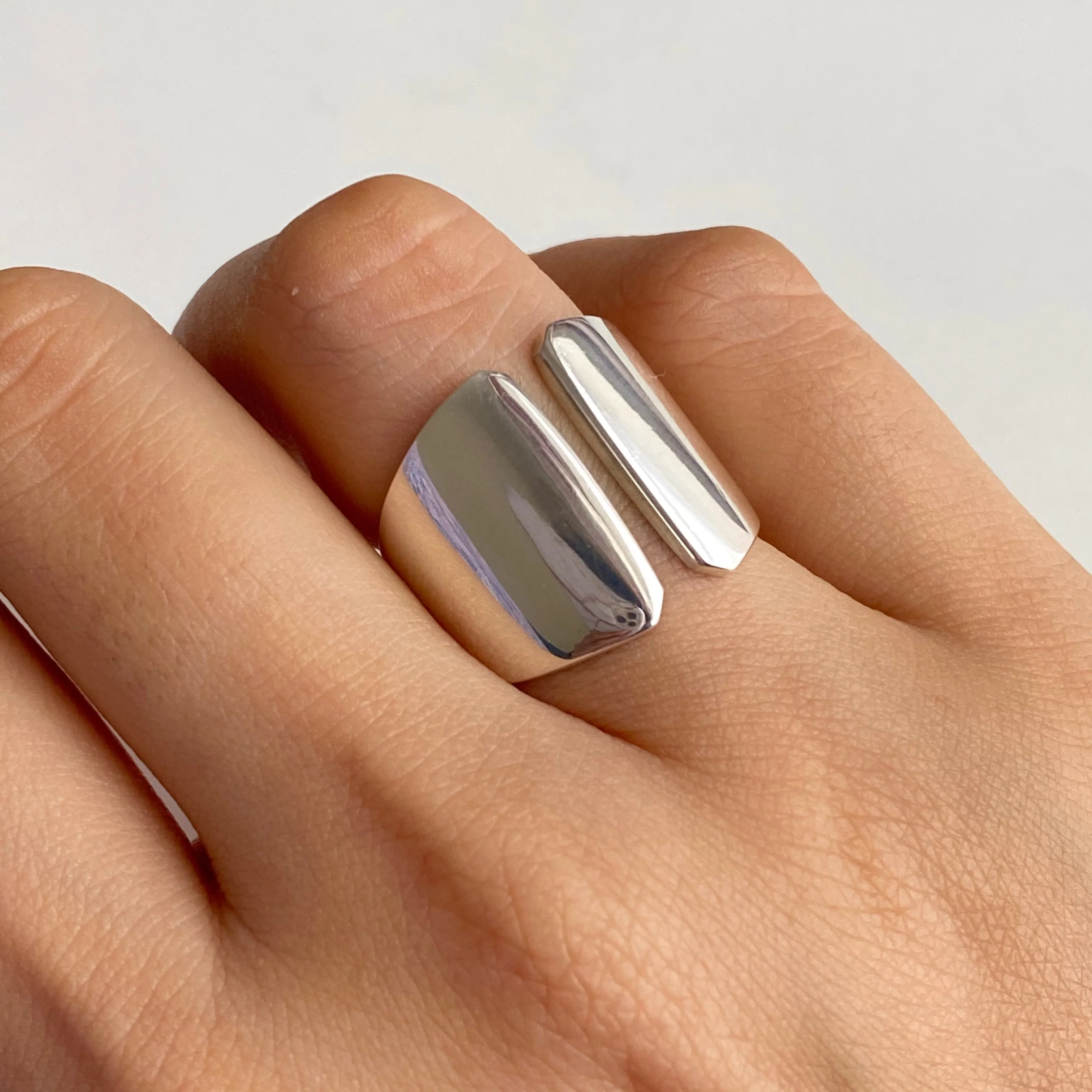 Sterling Silver Wide Chunky Gap Ring - Image 4