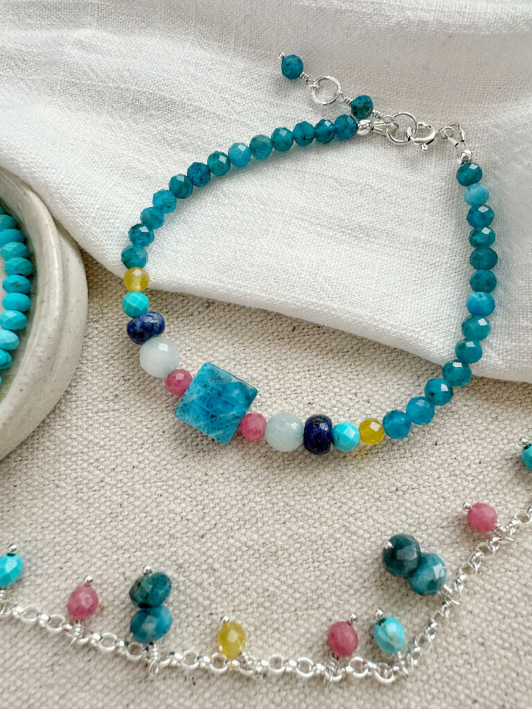 Summer Token Bracelet with apatite, pink jade and yellow opal - Image 7