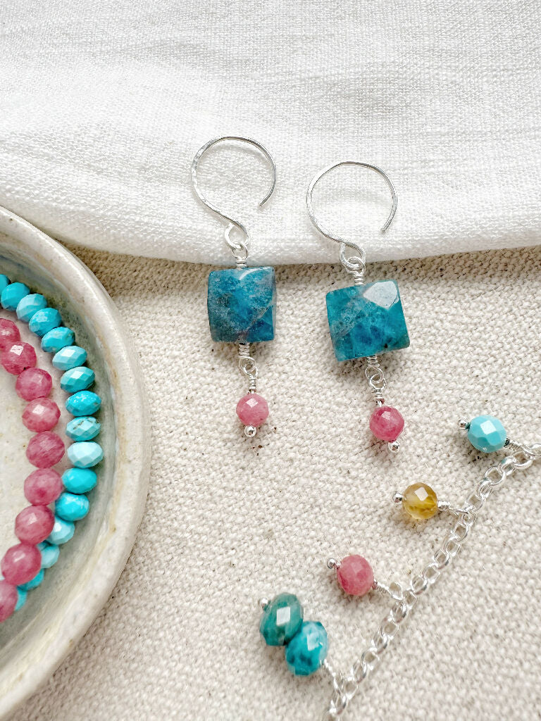 Summer Token Earrings with Apatite and Rhodochrosite - Image 2