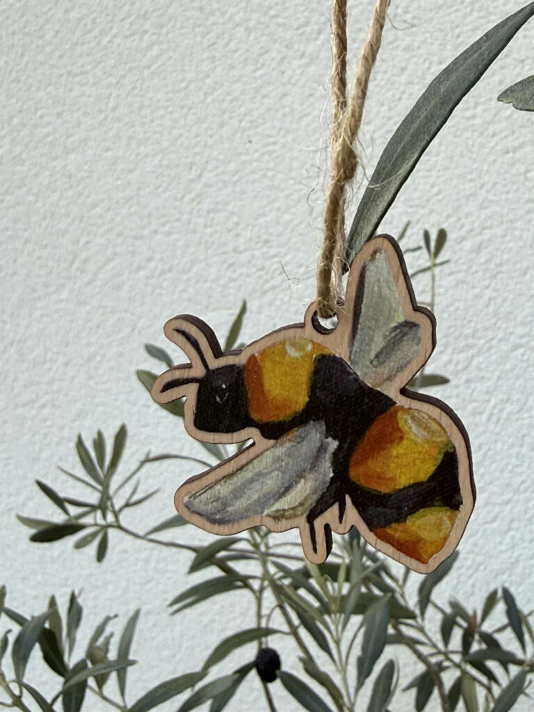 Sustainable Bumblebee Decoration - Image 2