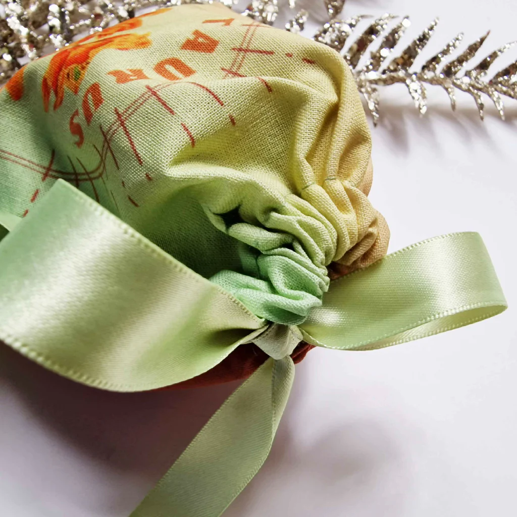 Taurus Lily Birth Flower Gift Pouch in Green and Yellow - Image 3