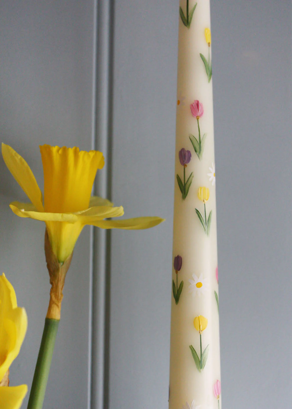 Tulips & daisies candle - Image 5
