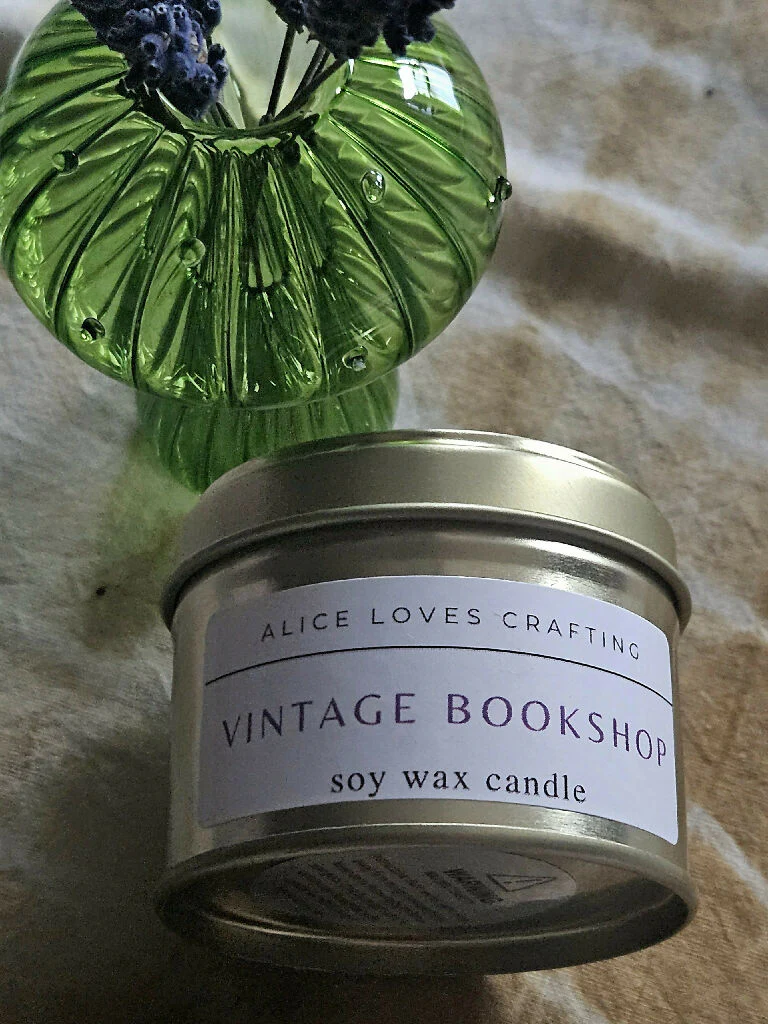 Vintage Bookshop Soy Wax Candle: Leather, Bergamot & Sandalwood in Gold Tin - Image 4