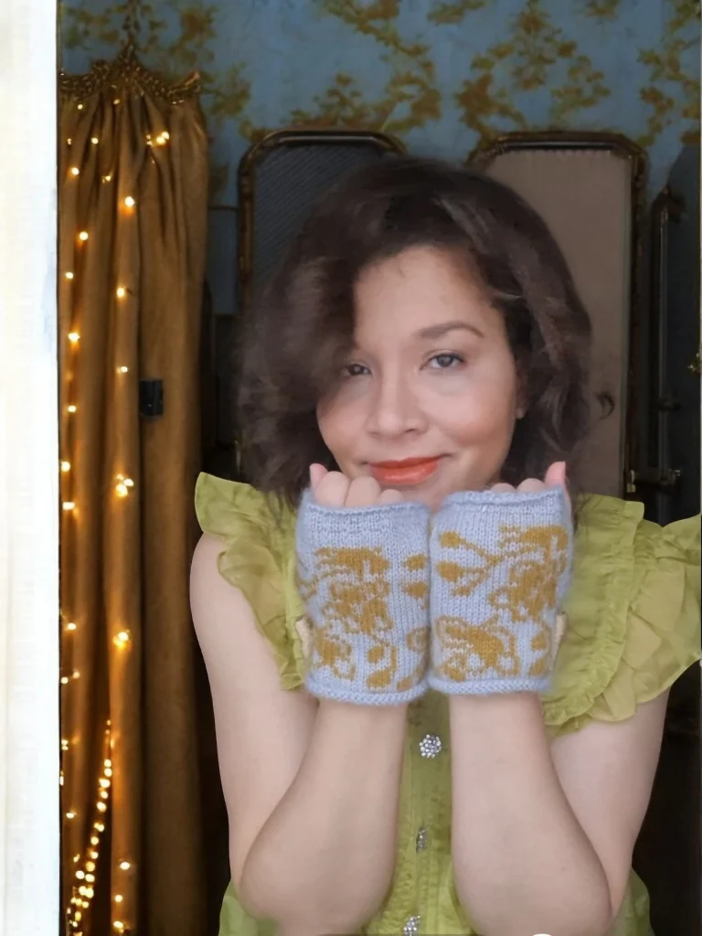 Vintage inspired bow gloves - Image 2