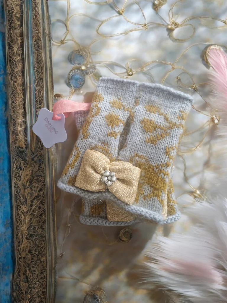 Vintage inspired bow gloves - Image 3