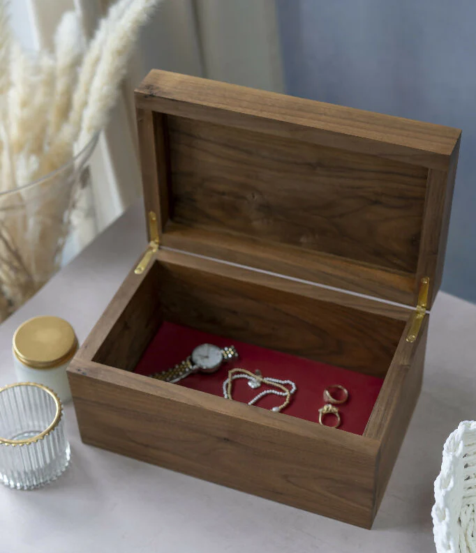 Walnut box with 3 hexagons - Image 2