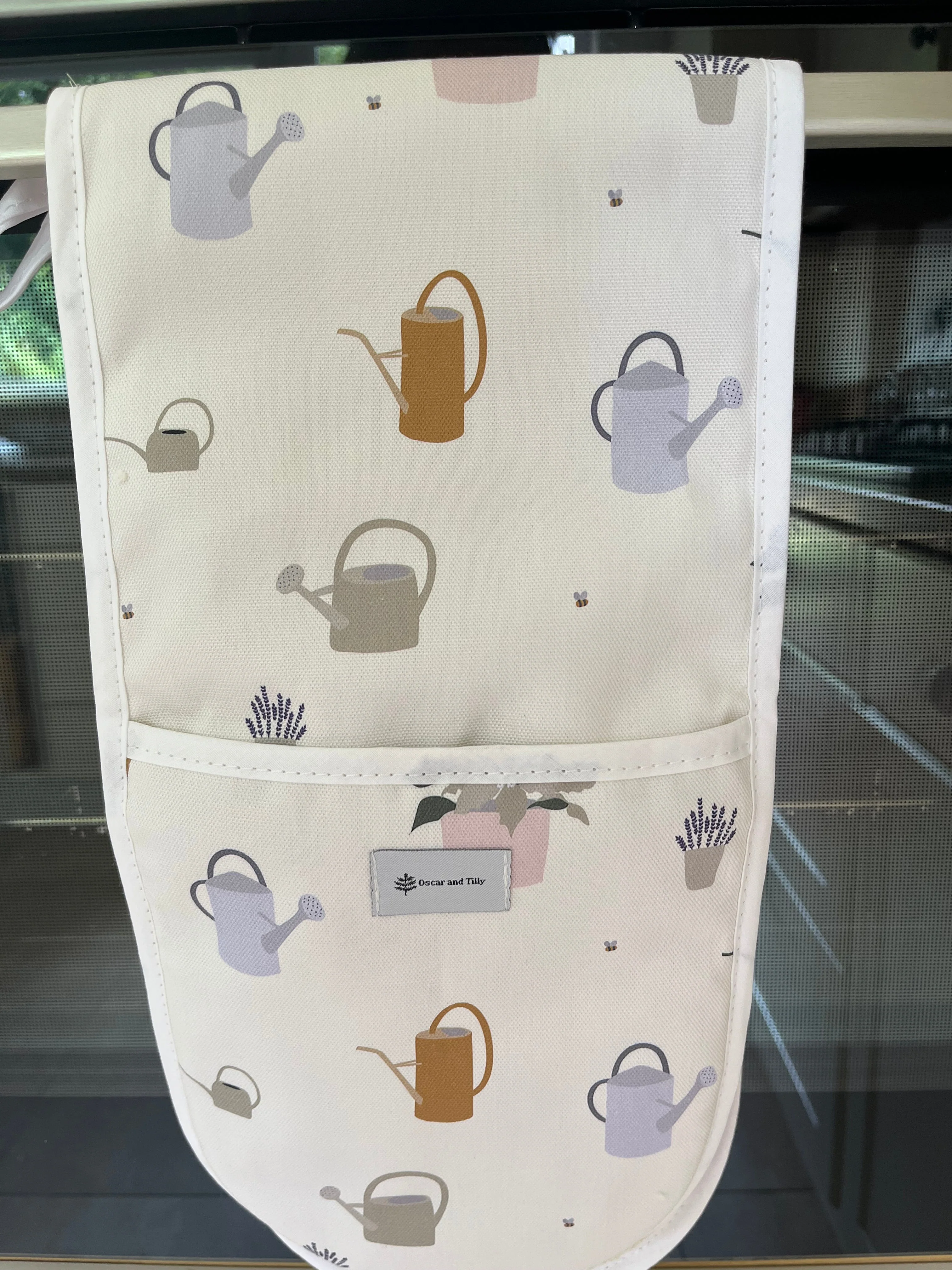 Watering Can and Flowerpots Design Oven Glove - Image 2