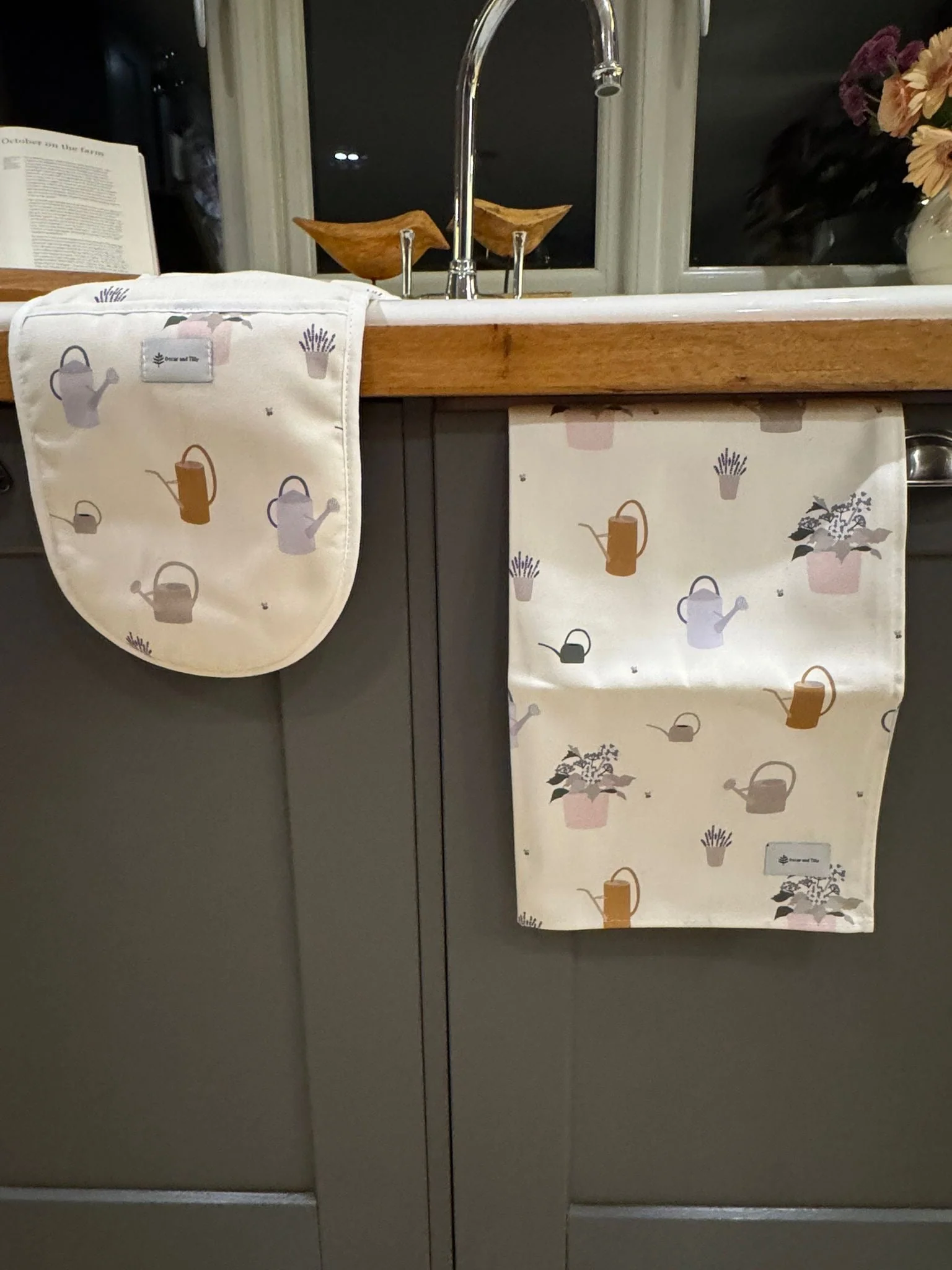Watering Can and Flowerpots Design Tea Towel - Image 3