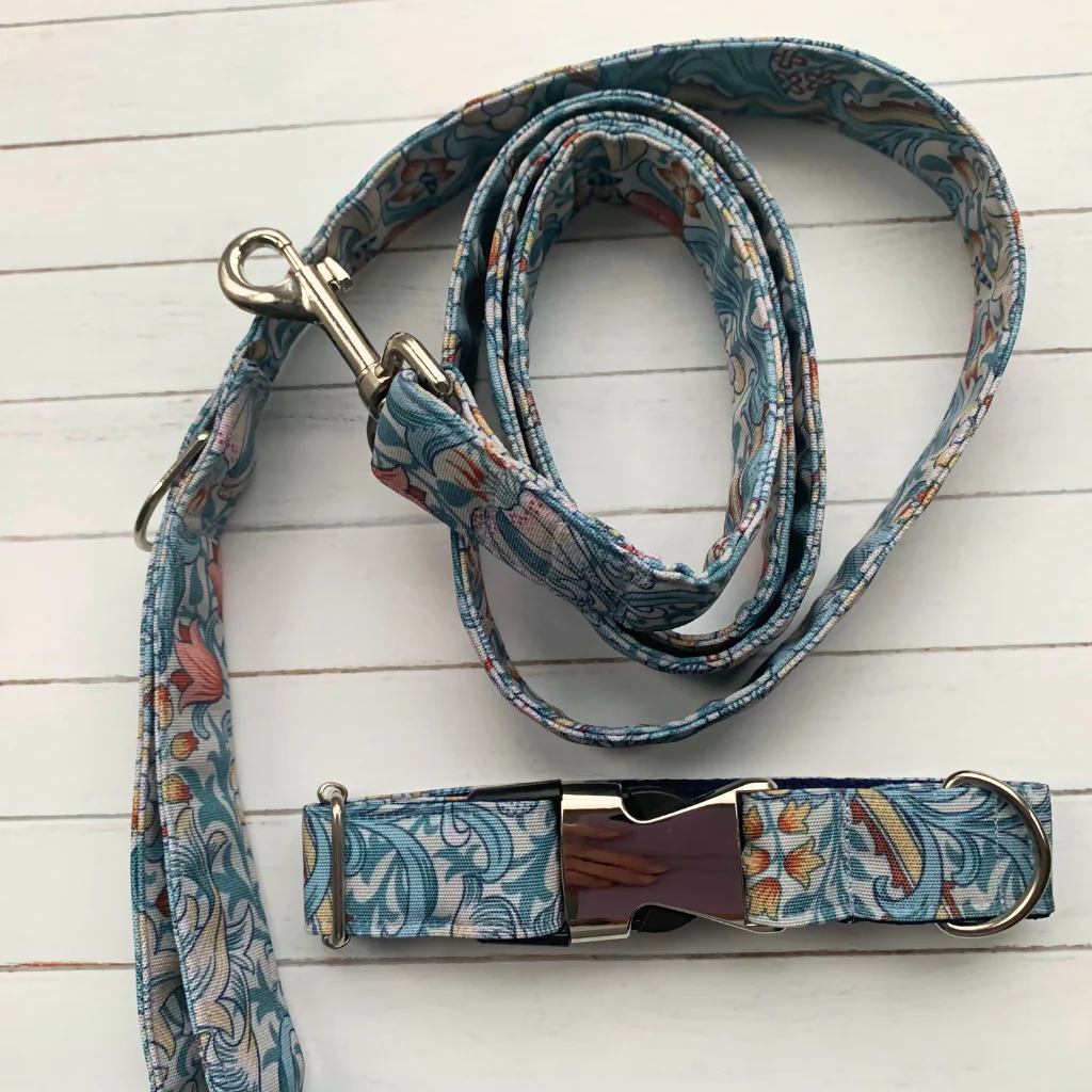 William Morris “Golden Lily” Canvas Collar and Lead Gift Set in Cornflower Blue - Image 5