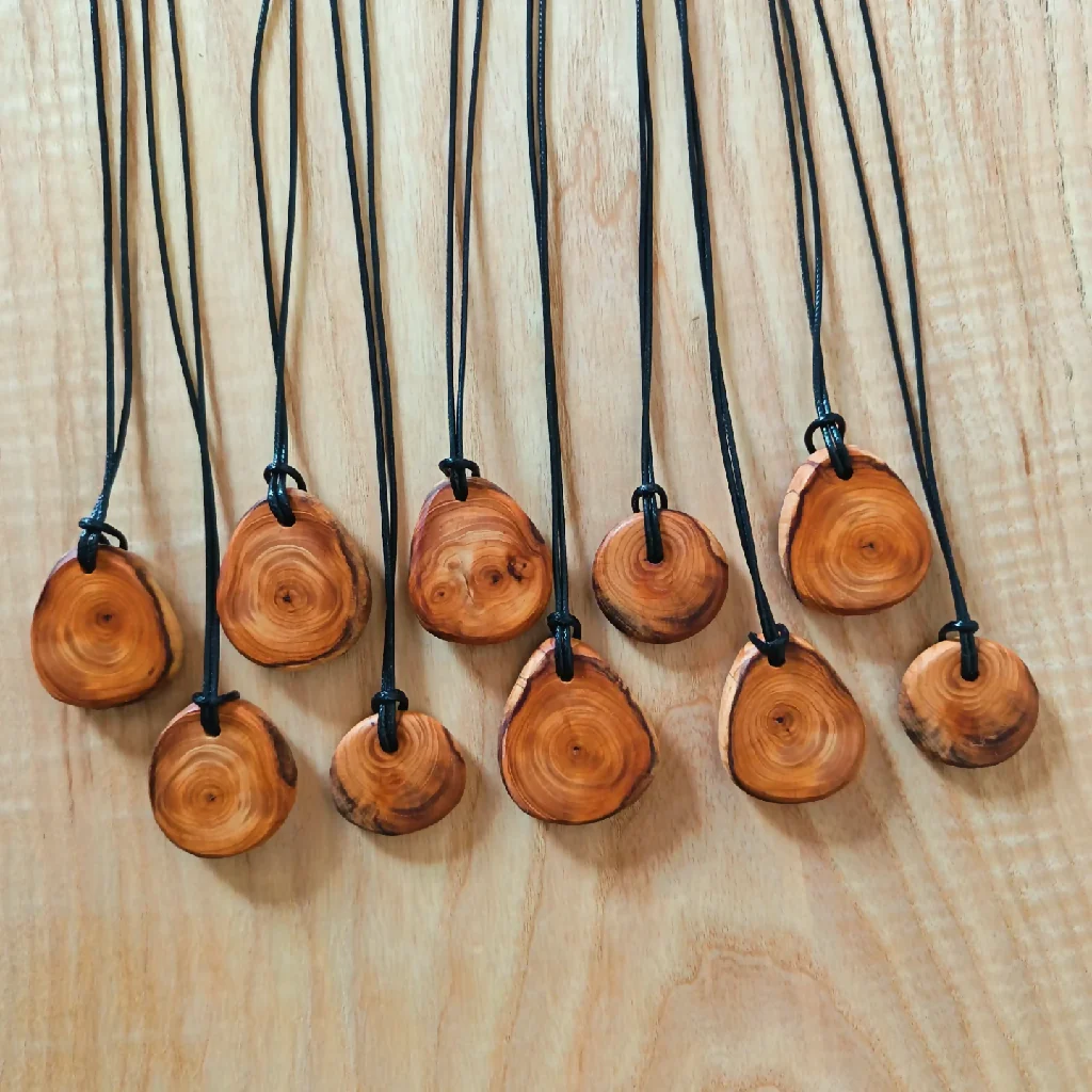 Yew wood pendant necklace - Image 2